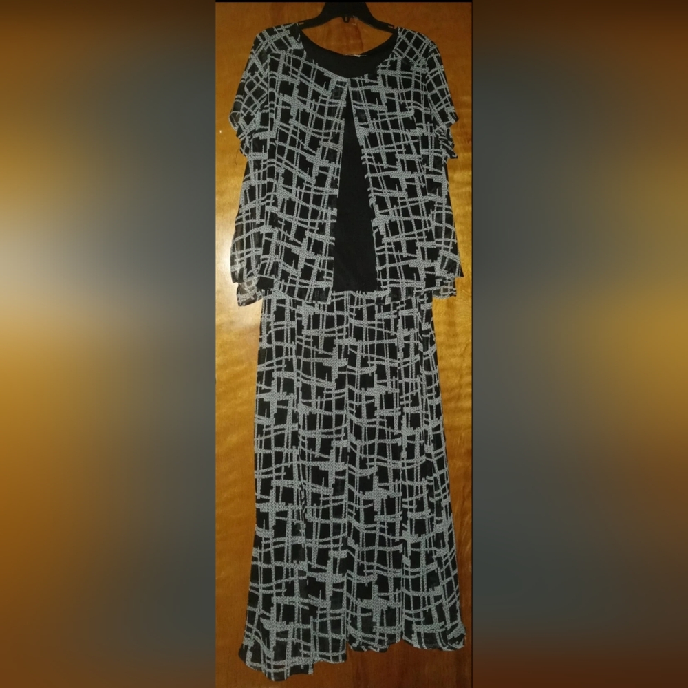 Women's Southern Lady 2-Piece Black White Abstract Patterned Top Lg & Skirt X-Lg